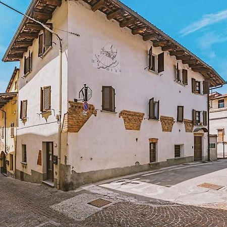 Casa Lobe - Charming Apartment In Village Centre La Morra Esterno foto