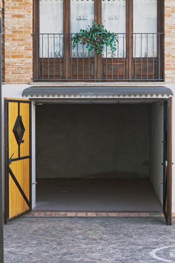 Casa Lobe - Charming Apartment In Village Centre La Morra Esterno foto