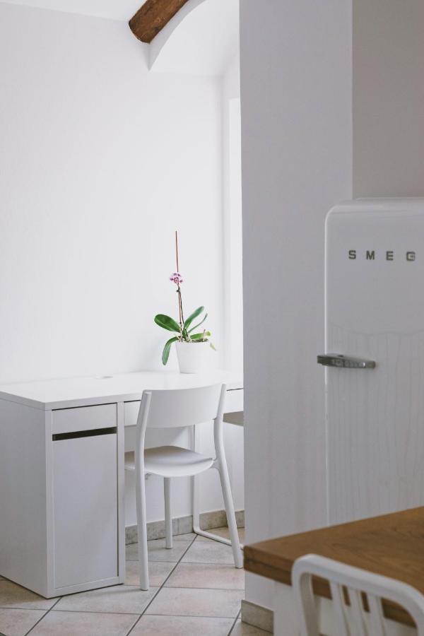 Casa Lobe - Charming Apartment In Village Centre La Morra Esterno foto