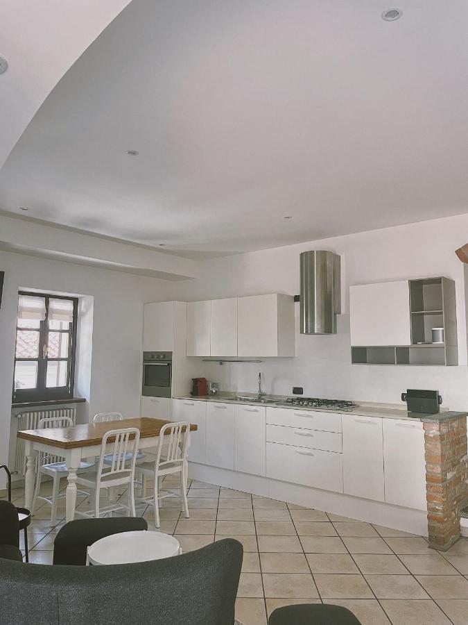 Casa Lobe - Charming Apartment In Village Centre La Morra Esterno foto