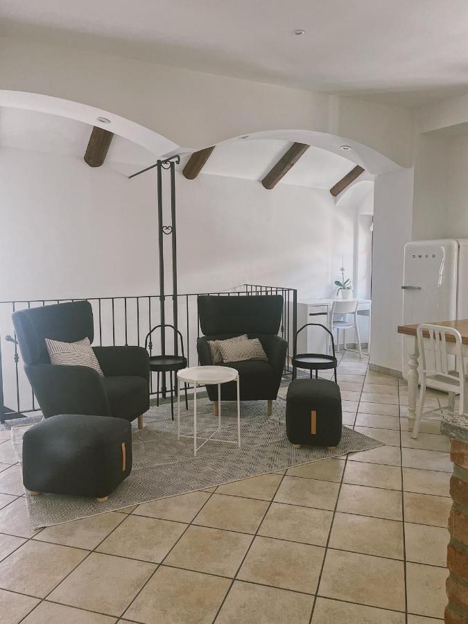 Casa Lobe - Charming Apartment In Village Centre La Morra Esterno foto