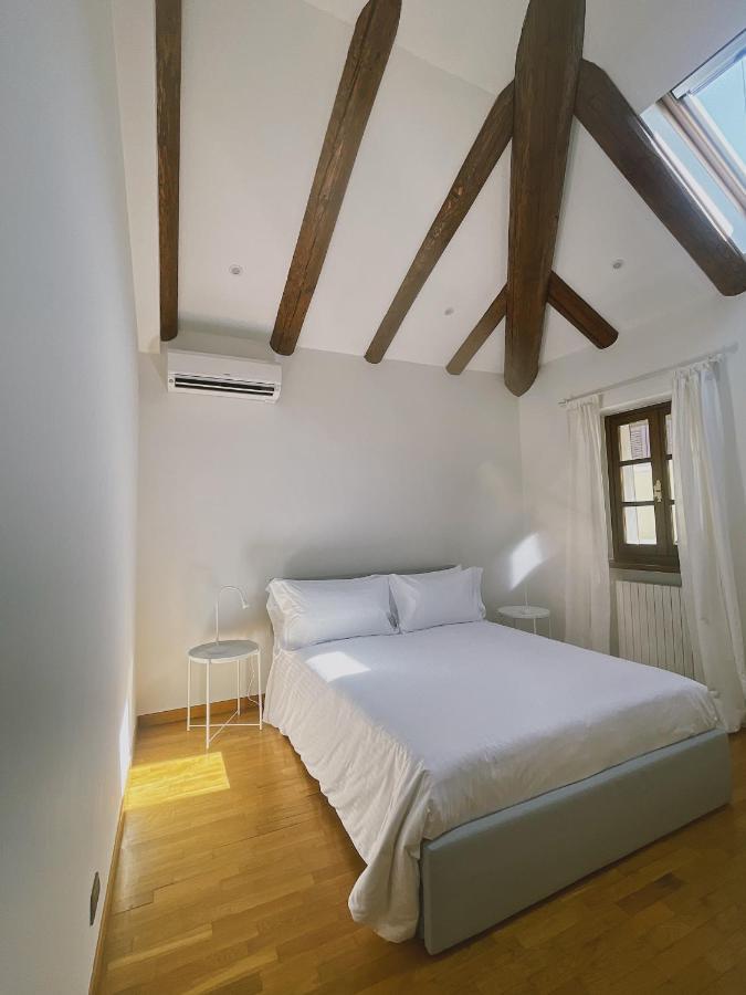 Casa Lobe - Charming Apartment In Village Centre La Morra Esterno foto