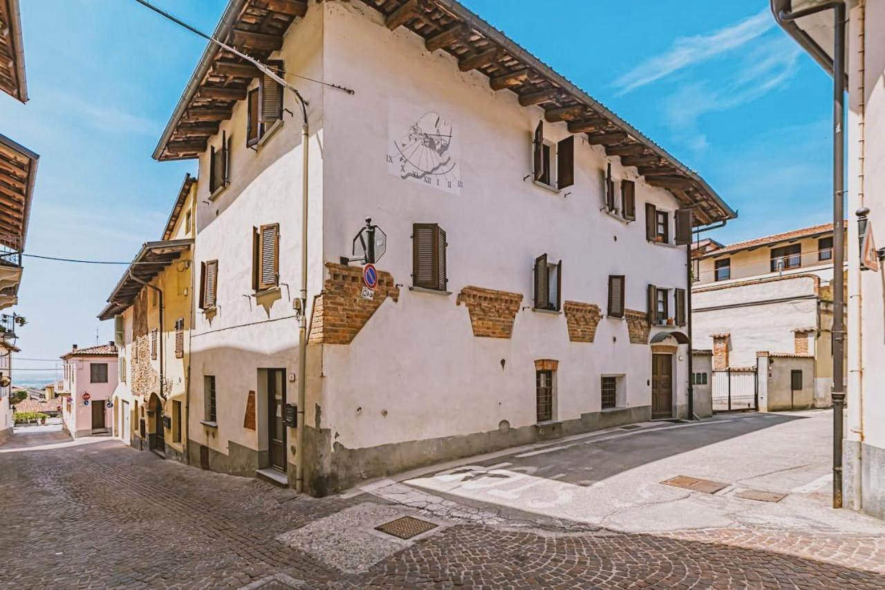 Casa Lobe - Charming Apartment In Village Centre La Morra Esterno foto